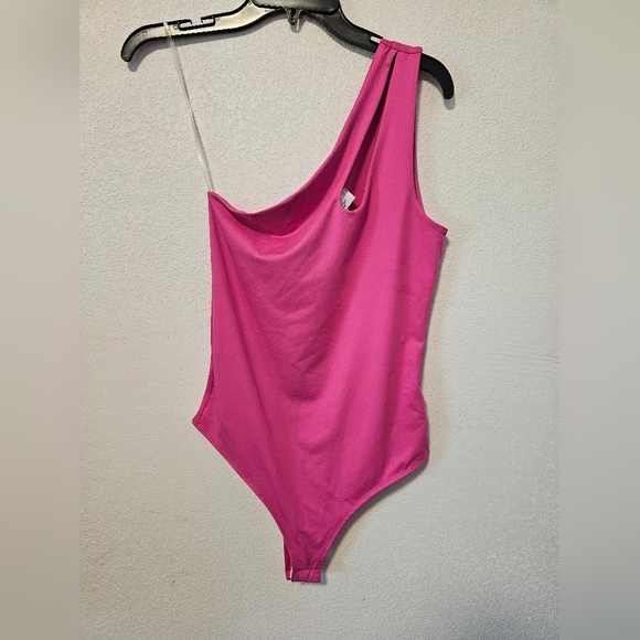 Live In The Moment Hot Pink Button Bodysuit One Shoulder Top Women's Size Medium - Picture 8 of 9